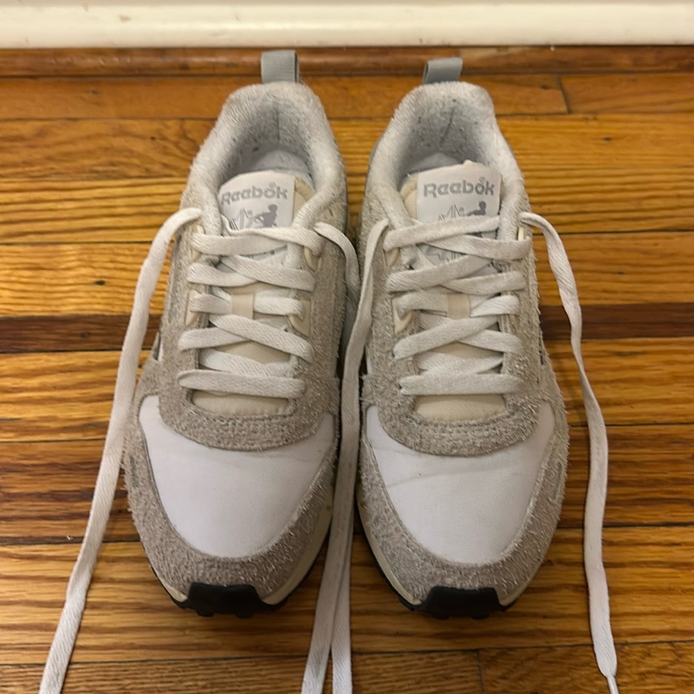 Reebok Classic Leather Hexalite Shoes. Size 6.5. Only worn a handful of times!